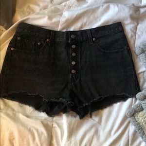 Black Levi’s Jean shorts